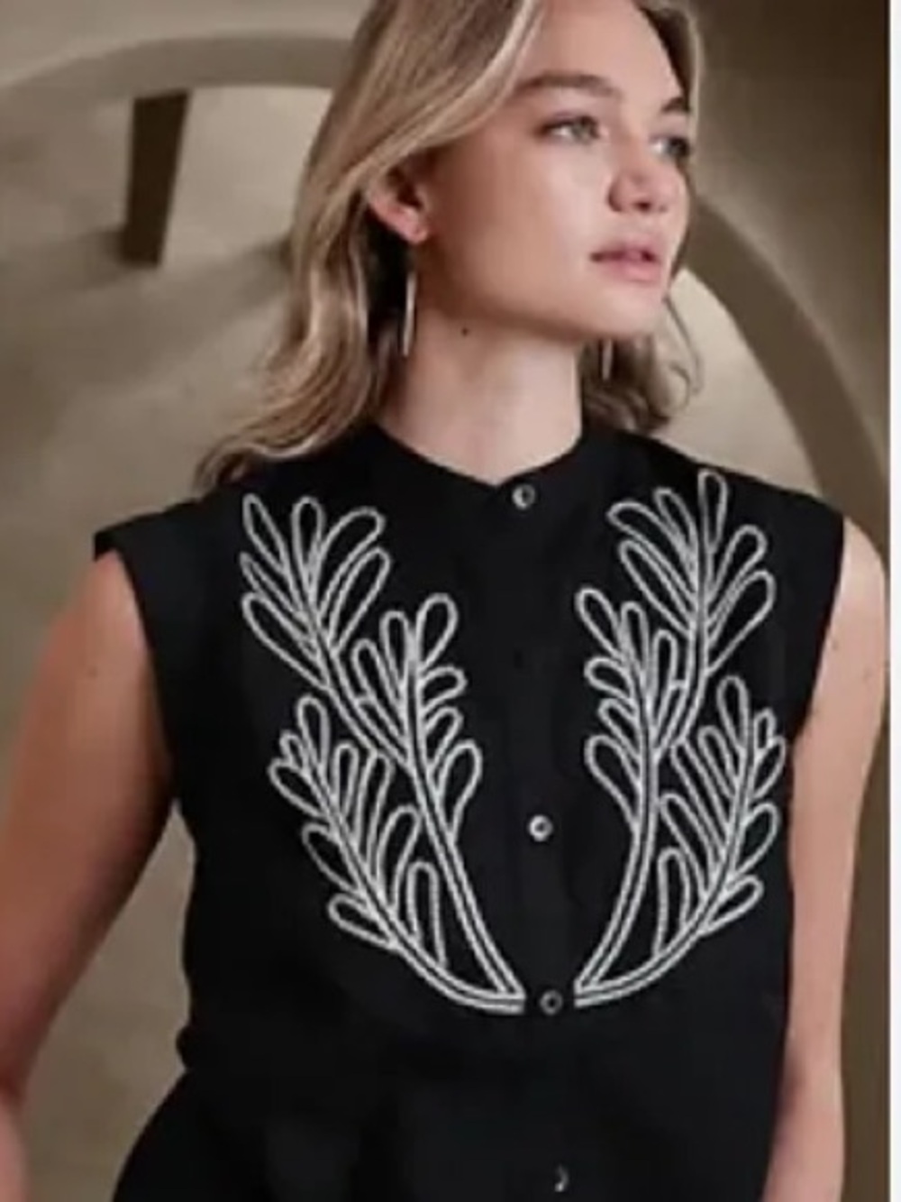 Banana Republic black sleeveless Embroidered Linen-Blend top blouse size small